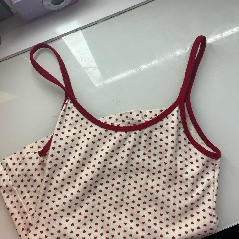 Brandy Melville heart top